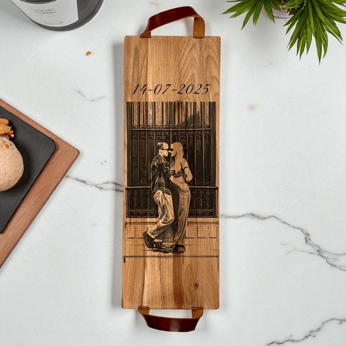 1x Borrelplank graveren - Beuken -  48cm x 17cm - met leren handvatten