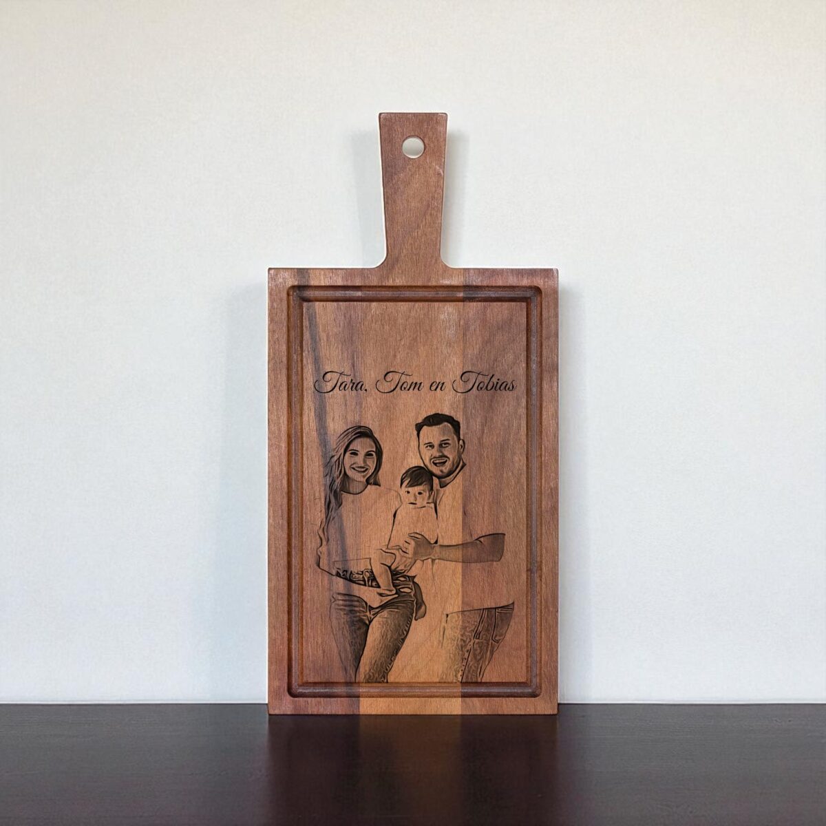 Foto, logo of tekst op borrelplank, snijplank, hapjesplank graveren - walnoot -  33cm x 16cm